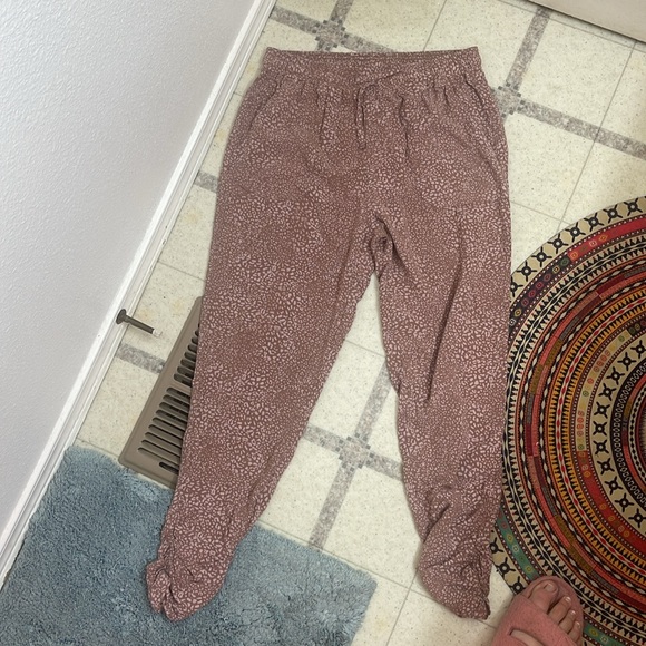 Thread and Supply Pink Cheetah Joggers sz Medium - Picture 5 of 8